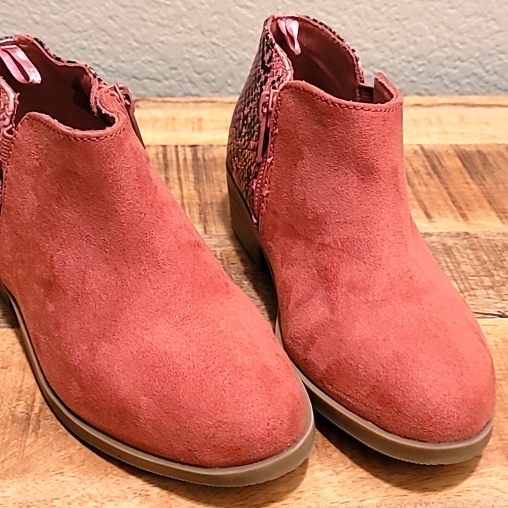 👢👢